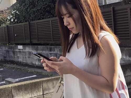 【盗撮×ストーカー】執拗な追跡者に捉えられた、バイブでの秘め事や街中でスカートの中を覗かれる瞬間→リアルな全裸での情事まで隠し撮りされた20歳の愛らしい女子大生のプライベート映像！