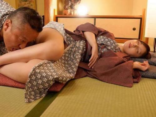 【痴女】嫌悪している中年上司にお薬を盛られ、朝までハメられて快楽に溺れる美人OL！スタイル抜群の美人社員が変態上司に一晩中責められてイカされる！