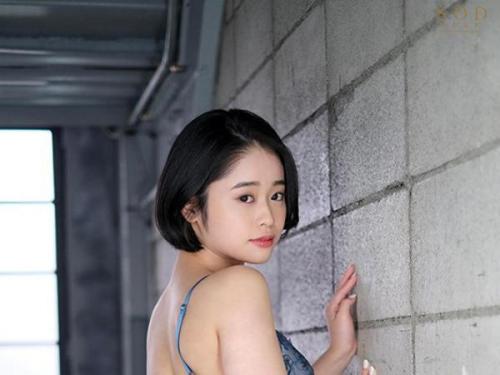 〖デビュー作品×MINAMO〗驚異的なバストを持つ美少女が初出演で激しいピストンに悶絶絶頂する姿がたまらなく刺激的すぎるｗｗ