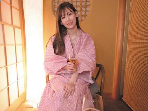 ＜明里つむぎ＞欲求旺盛な細身の美人職員が気になる同僚の男根を誘い出し、膣の奥で締め上げて絶頂を繰り返す！