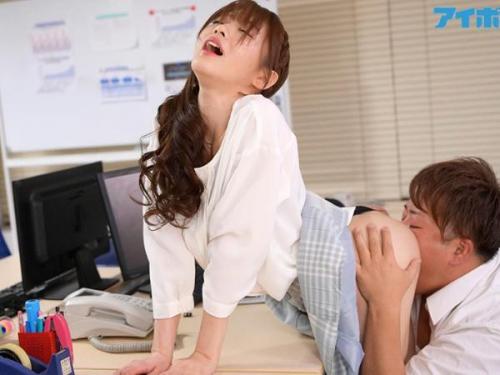 こんなオフィスなら通勤が待ち遠しい！誘惑たっぷりの美人OLが僕だけに秘密でスカートの中をそっと覗かせてくれる至福のひととき！