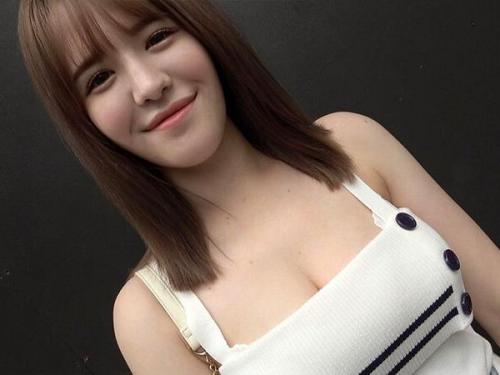 【魅惑の美女】「こんな場所でイケなんて最高♡ 極上のホテルで刺激的な時間！」