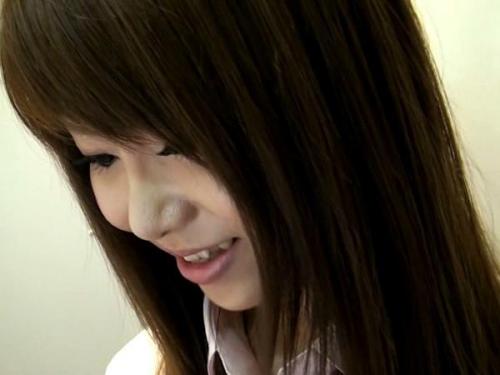 灼熱の夏空の下、清楚で無垢な若き美女が大胆に肌を晒し、熱い愛の営みを繰り広げる！秘められた野外での禁断の行為に、すべてを曝け出す衝撃的な瞬間から目が離せない！