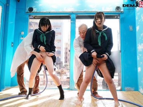 純真無垢な制服女子高生がMM号で予想外のインナークレンジング体験！男性器挿入されちゃう