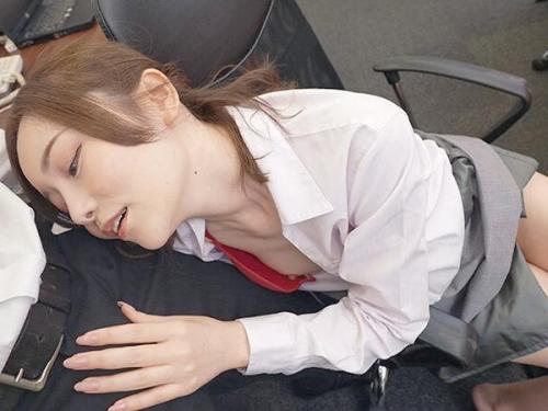 【ビッチ】性欲旺盛な肉食美人OLが奥さん想いのおじを誘ってNTRファック