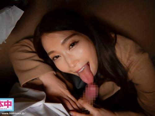 魅惑の女上司、裏の顔は大胆な痴女！驚異的なテクニックで理性を奪い去り、圧倒的なフェラで絶頂へと導く。さらに、騎乗位での情熱的な腰使いに翻弄され、快楽の渦に引き込まれる。