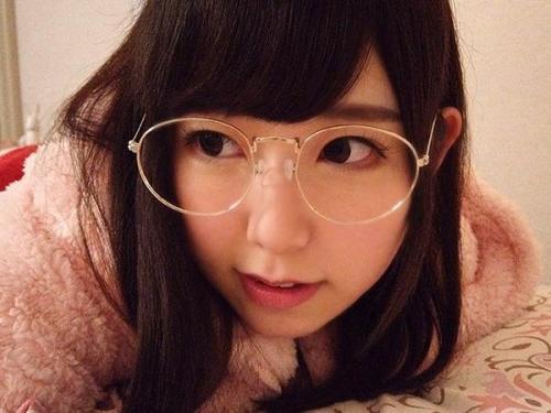 【松宮ひすい】純真な女子大生が過激な複数プレイで乱れる！失禁と潮噴きが止まらない衝撃の初出演！指技とダブル口技で悶絶、生挿入の濃厚な絡みが炸裂する官能映像！