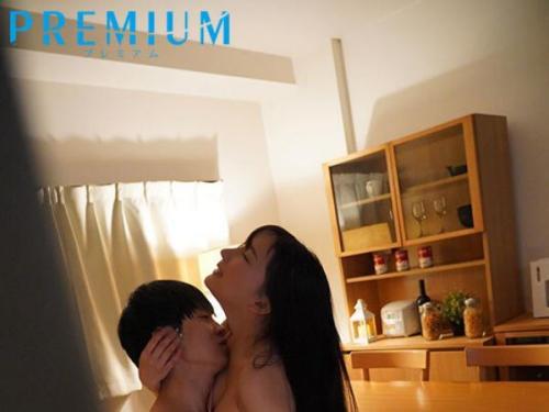 【先輩】魅惑的な美女が大胆なシャツで後輩を挑発し、夜通し情熱的に求め合う！