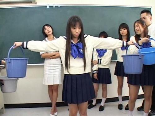 【スクールルーム×クライシス】「〜学校の闇〜」教室の片隅で震える無垢な少女が、強引に恥辱の標的にされ、複数の手による過激な蹂躙に苦しむ禁断の物語