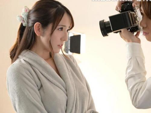 ＜小花のん＞スタイリッシュな大胸部の美女が、配偶者の要求により裸体画の被写体となり、他者の性器によって性的喜びへと陥落！