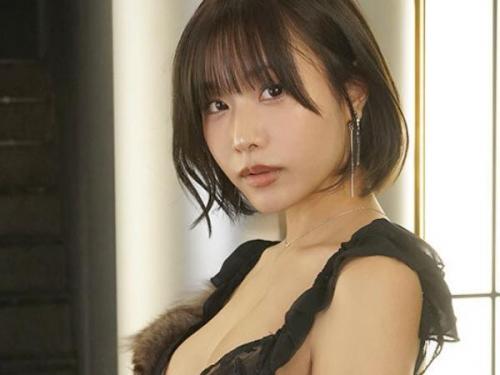 【巨乳】魅惑のOLを誘惑し、官能的なランジェリー姿で魅了！