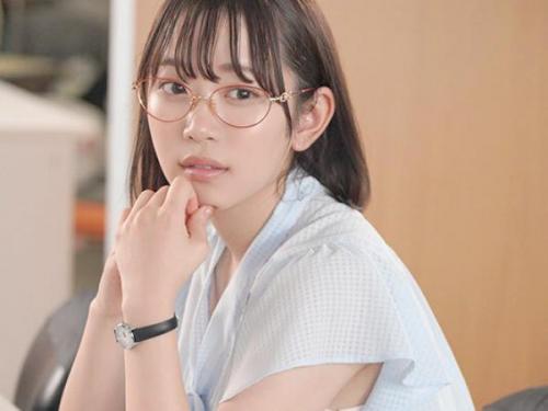 ＜架乃ゆら＞新人OLが上司の男根を熱心に味わい、淫乱な調教で騎上位を楽しむ！