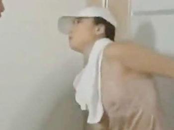 【ヘンリー塚本】今度うちの妻がくるのでよろしくなぁ…他の男性従業員に熟女巨乳人妻の嫁を寝取らせて興奮する変態社長