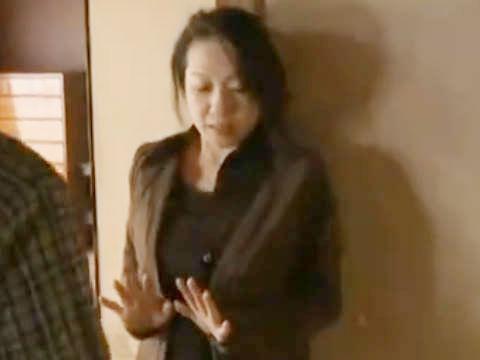 【ヘンリー塚本】我慢してお願いまことさん私を襲わないで…巨乳人妻の熟女義母が欲しくなってしまって近親相姦