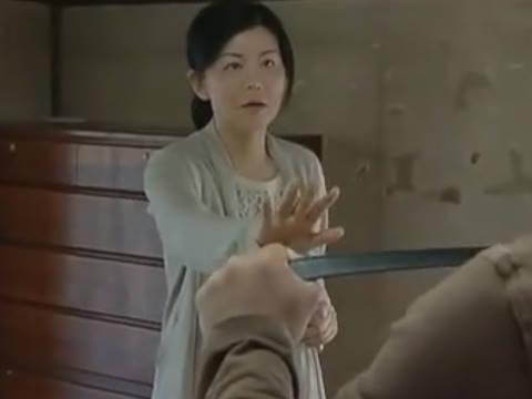 【ヘンリー塚本】乱暴は止めておとなしくするから…熟女の巨乳人妻が息子に近親相姦されよがる