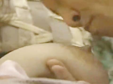 【ヘンリー塚本】俺おめぇのおっぱいに夢中だたまんねぇなあ…熟女巨乳人妻の乳輪を旦那が堪能し青姦