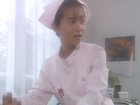 【ヘンリー塚本】看護婦で芸能人並のルックスの貧乳の美少女がED気味の患者のチ◯ポを手コキ＆イラマチオ
