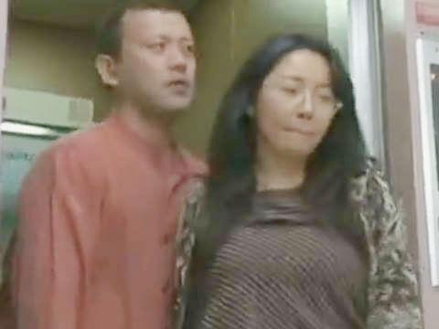 【ヘンリー塚本】はじめはホテルからぁそれから彼の部屋でする様になりましたぁ...熟女巨乳人妻がヤリ部屋で寝取られ