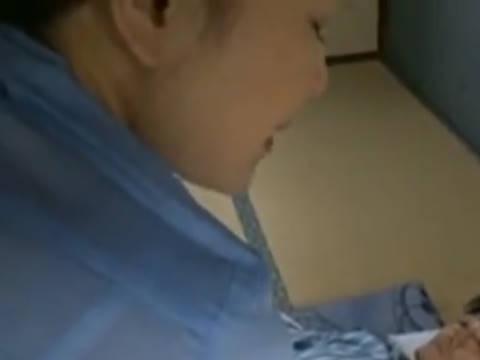 【ヘンリー塚本】母さん昨夜親父とヤッたよね…自分より若い爆乳人妻の母親がセックスしているのに嫉妬してチ◯ポ出して近親相姦