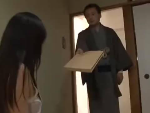 【ヘンリー塚本】先生私布団を敷いて待ってます…巨乳編集者のお姉さんが作家の先生と手コキ＆イラマチオのいいなりセックス