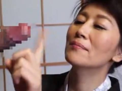 【ヘンリー塚本】あらあ逞しいオチンチン…熟女巨乳人妻が娘を満足させられるか彼氏のち○ぽをチェックし手コキ＆イラマチオ