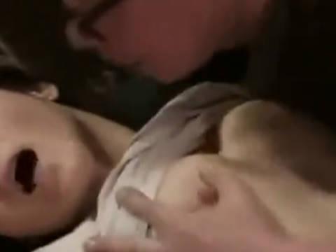 【ヘンリー塚本】ワシが何とかしてやるぅう…蒸発した夫が乞食になってしまい熟女巨乳人妻が義父に近親相姦で寝取られる