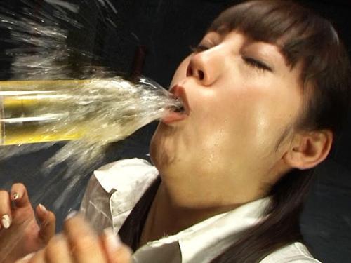 ※グロ注意※　完全に閲覧注意！！！女優引退の禊として鬼畜な試練、飲尿、強制イラマチオ、ゲロ嘔吐【みづなれい】