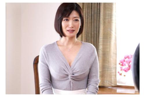 【人妻デビュー】美白ビジュアルにショートボブが似合うスレンダーボインスタイルの美人妻がAV初脱ぎ！