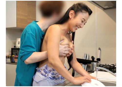 【家事代行おばさん】こんなのたまらないよッ‥』若い男に迫られ女に戻る30代の卑猥ボディの家政婦さん！