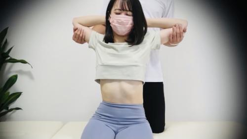 【隠し撮り】ストレッチ専門店にやってきた清楚系の黒髪美女…さりげなく服も脱がせピンクな乳首やレギンスにエッチなシミ