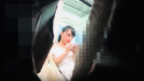 【パンチラ】このスカート女子のアソコを見ながらシコシコしたい…電車内で背後からお尻や生々しいエッチな下着を盗撮