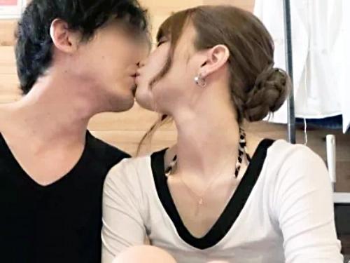 【素人JD×ハメ撮り】色白美スレンダー//エロ淫尻♥宅飲み中のチョロマン女子大生※友彼チ◯ポとド変態NTR交尾！