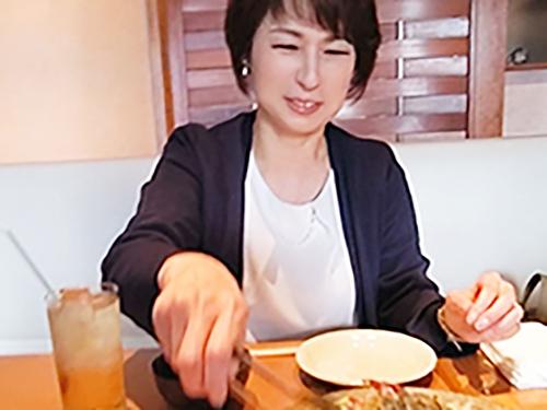 【爆乳熟女×ハメ撮り】五十路//色白むちデカ尻♥企業役職の51歳美熟奥様※10年SEXレス人妻ま◯こでド変態性処理交尾！