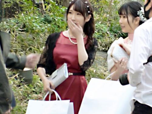 【素人×ナンパ】色白スレンダー//美くびれエロ尻♥結婚式帰りの清楚ドレス美女※着衣のまま変態ボディでド淫乱交尾！