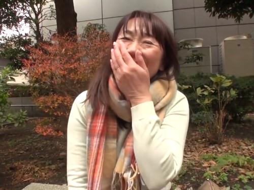 還暦間近で孫もいながら性欲旺盛な50代色白豊満ちっぱいおばさんがAV応募❤玩具渡しオナニーさせて肉棒生ハメ許し膣内射精！