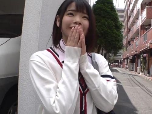 可愛い顔したロリ顔女子校生が出会い系で男漁りお金欲しさに援交❤SEXは大胆でおじさんの肉棒無毛マンコに生ハメさせ膣内射精