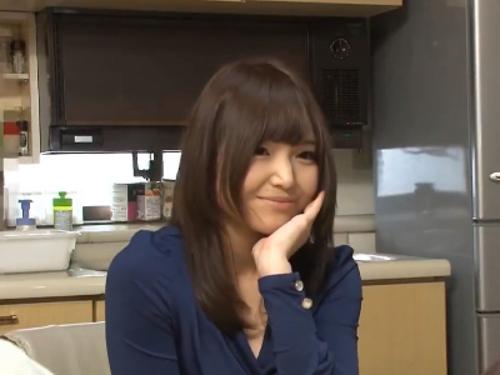 『ねぇ…エッチしようょ…❤』父親が再婚した若い女性がまさかの元セフレ&超ヤリマン女…親父とのSEXに満足出来ないようで…