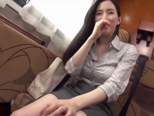 ママチャリ乗ってる産後間もない子持ち若妻ナンパして車連れ込み❤エロトークでガード下げ発情誘い敏感マンコに生ハメ種付け！