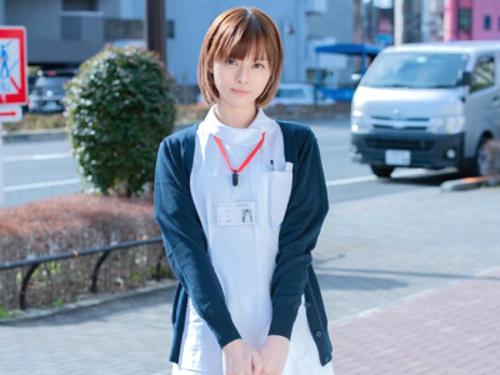 まさに白衣の天使なショートカットの可愛い看護師ナンパしてMM号へ❤怪我でオナニー出来ず勃起治まらない絶倫肉棒診断頼んだら…