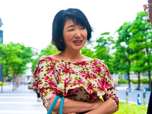 『おばさんナンパしてどうするの…？』脱げば色白巨乳の綺麗め50代奥様をホテル連れ込み❤黒パンスト破り肉棒生ハメし膣内射精