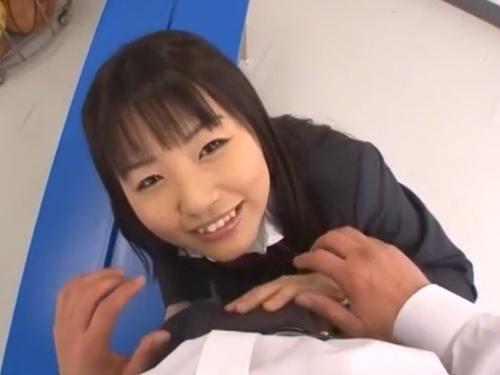 「き…君…いきなり困るょ…」図書館にいた男に急に時めき声掛け強引に体育倉庫に連れ込み❤無理やり肉棒しゃぶる可愛い女子校生