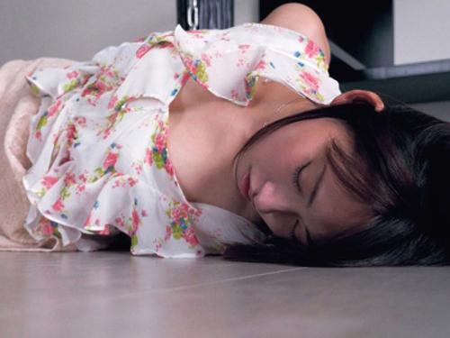 結婚して幸せな夫婦生活を送ってた奥様が…ストーカー化した元彼に拉致され鎖で繋がれ監禁…目を覚ますと無理やりレ〇プされ悶絶…