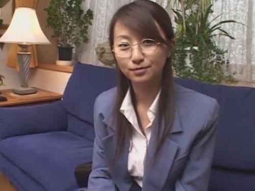 『お父さんは…エッチ…好きですよね？』家庭訪問に来た真面目そうなめがね女教師が父親に肉棒勝手に弄って勃起させセックス懇願