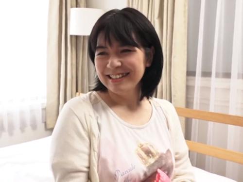 『おばさんナンパして…どうするの…？』アラフォーの地味なむっちり巨乳奥様が若い男にナンパされて舞い上がり他人棒ハメて絶頂…