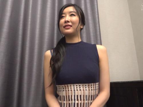 清楚な雰囲気の美人セレブ妻をナンパしてホテル連れ込み❤大人しそうな顔して実は欲求不満で性に飢え肉棒生ハメ許し膣内射精！