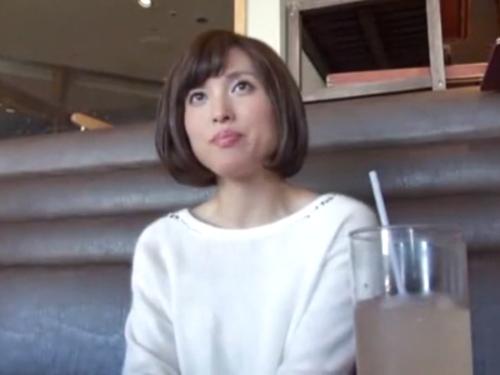 『出産してからセックスレスで…』ショートカットで清楚な雰囲気の美人奥様が欲求不満でAV応募❤不倫SEXに身悶えイキまくる