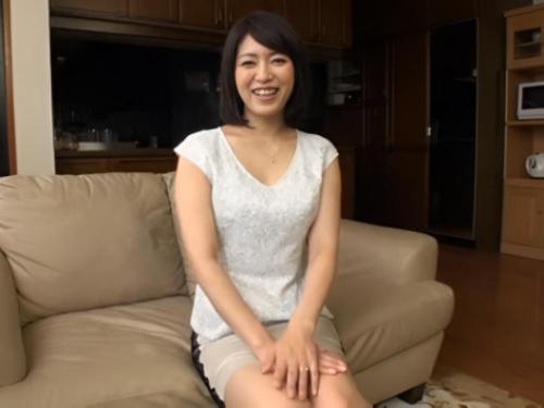 美人で巨乳な三十路奥様が旦那とのSEXの不満をオナニーで解消してたが耐えられずAV応募❤肉棒激ピスされ身悶え何度も絶頂！