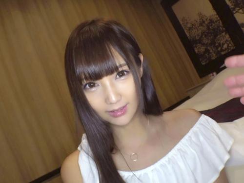 芸人のチンポしゃぶりまくってると言う色白巨乳な激カワ娘❤ナンパされた男と即ホテルインして肉棒咥えパイパンマンコにハメ絶頂