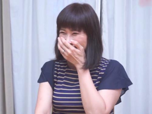 むっちり巨乳がソソル40代おばさんナンパして番組取材装い自宅訪問❤口説いて玩具悪戯して発情誘い生ハメして無理やり膣内射精…