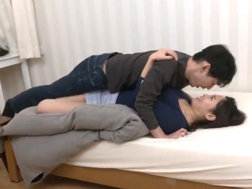 『ダメょ…私には主人が…』パートの同僚に不意に告白された奥様…無理やり押倒されても欲求不満に抗えず肉棒生ハメ許す不倫性交…